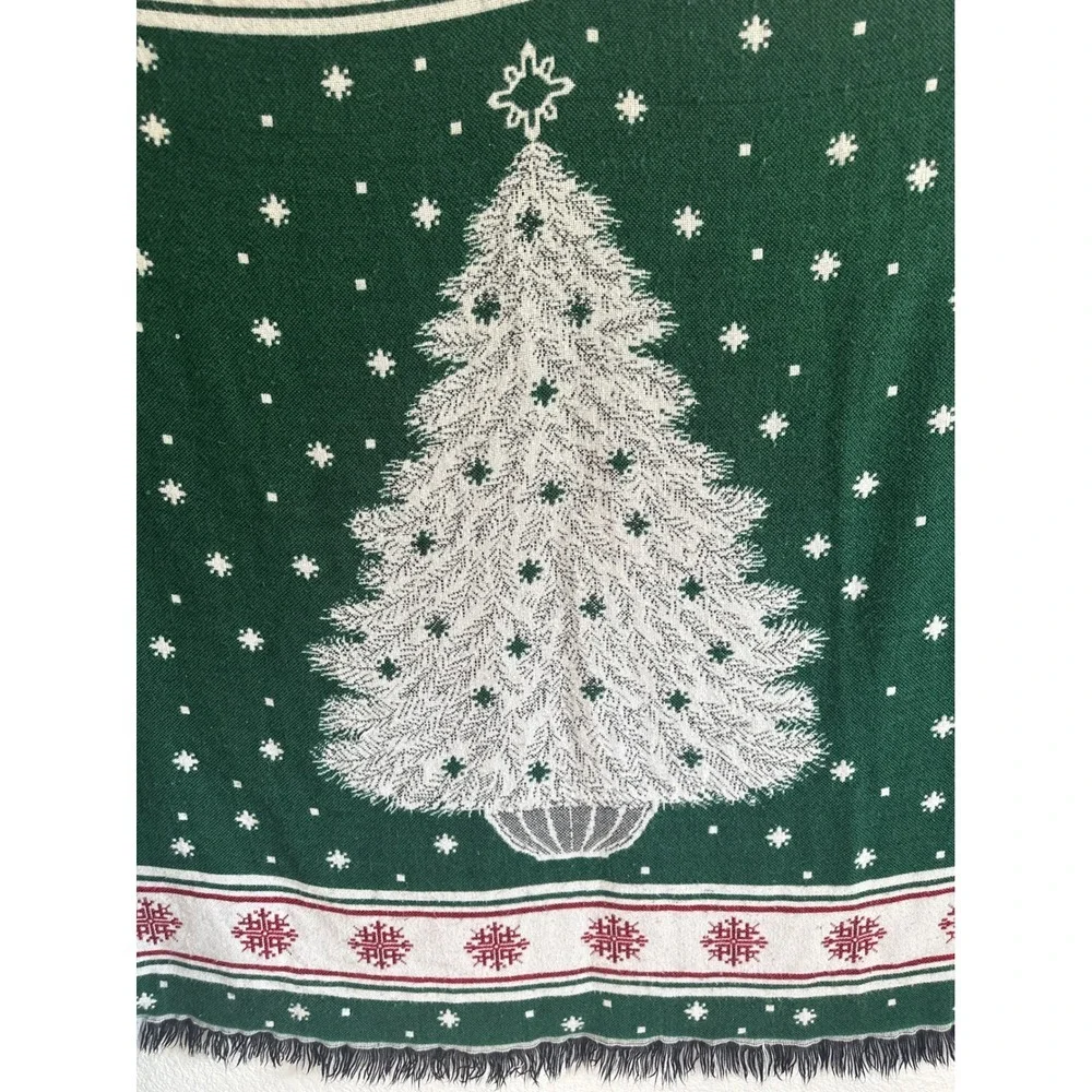Christmas Tree Holiday Woven Throw Blanket Red Green Snowflake Tassel Fringe